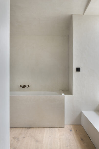 MX BE Gent IN WR WL CREA Aertebeau ©Olivier Van Daele TAGS bathroom bath x